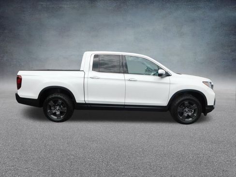 Used 2023 Honda Ridgeline RTL-E image 2