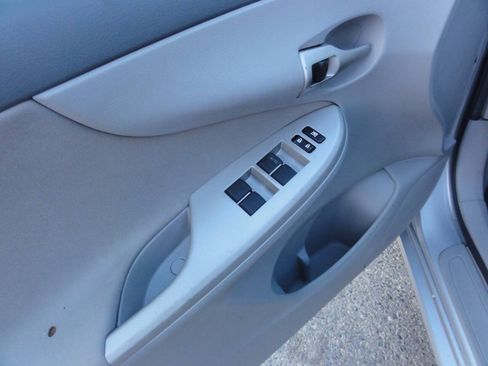 Used 2010 Toyota Corolla LE FWD image 17