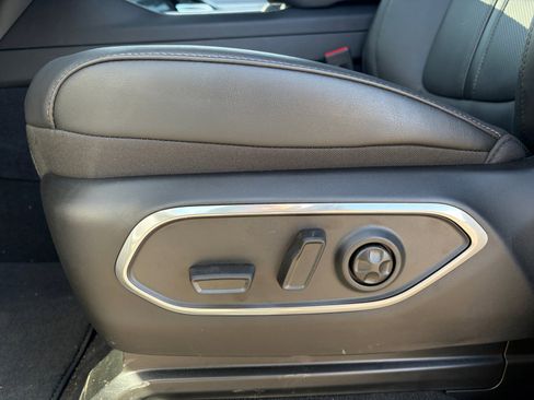 New 2026 Jeep Grand Wagoneer Limited w/ 8-Passenger Seating Package AWD/4WD image 16