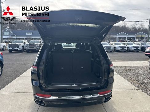 Used 2023 Jeep Grand Cherokee L Overland w/ Luxury Tech Group IV image 13