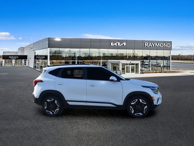 Used 2024 Kia Seltos SX w/ SX Sunroof Package AWD/4WD image 2