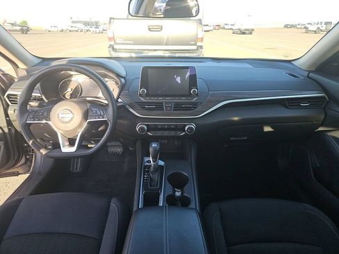 Used 2025 Nissan Altima 2.5 SV FWD image 41