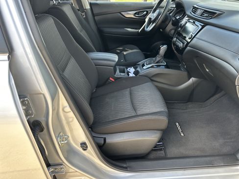 Used 2020 Nissan Rogue SV FWD image 20