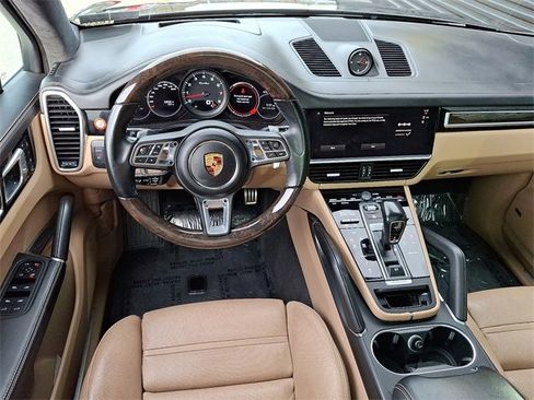 Used 2022 Porsche Cayenne Turbo image 17