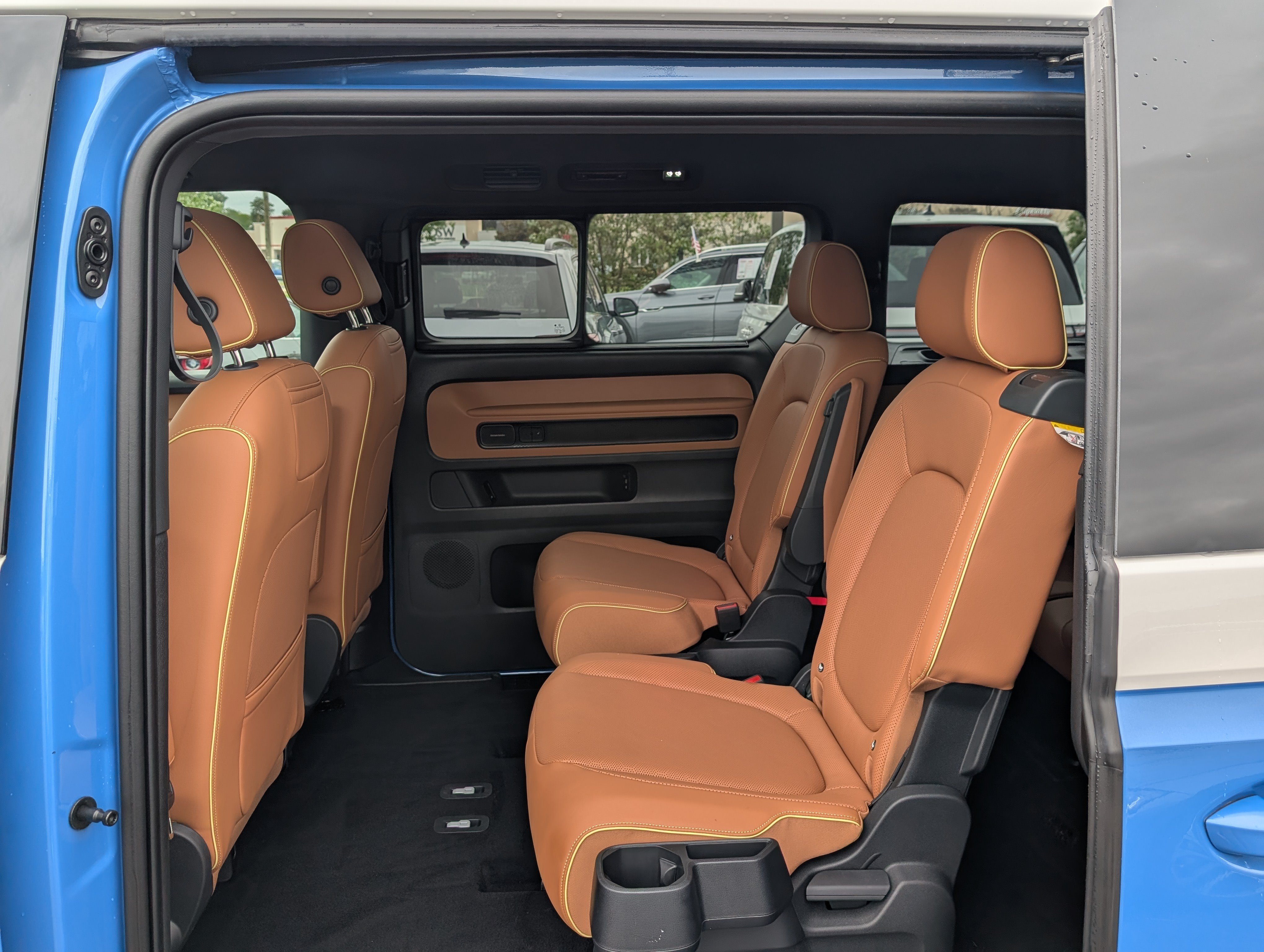 Used 2025 Volkswagen ID. Buzz Pro S Plus w/ Cupholders Package AWD/4WD image 15