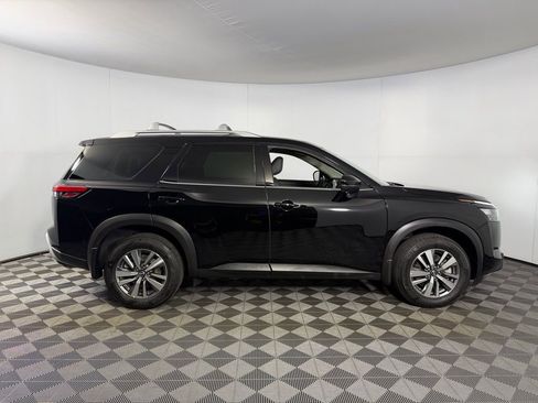 Used 2025 Nissan Pathfinder SL FWD image 5