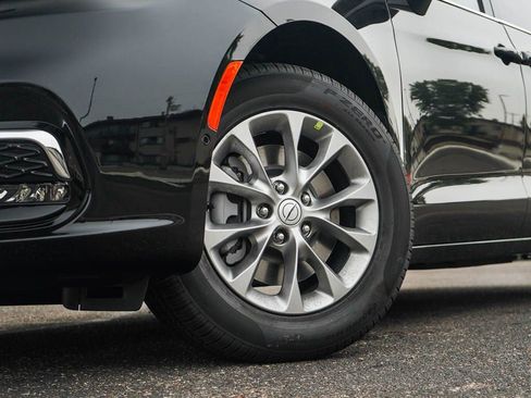 New 2026 Chrysler Pacifica Select image 6