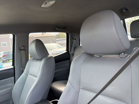 Used 2013 Toyota Tacoma 4x4 Double Cab w/ Limited Pkg image 9