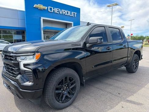 Used 2025 Chevrolet Silverado 1500 RST AWD/4WD image 2