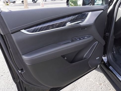 Certified 2025 Cadillac XT6 Premium Luxury image 16