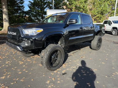 Used 2023 Toyota Tacoma SR image 5