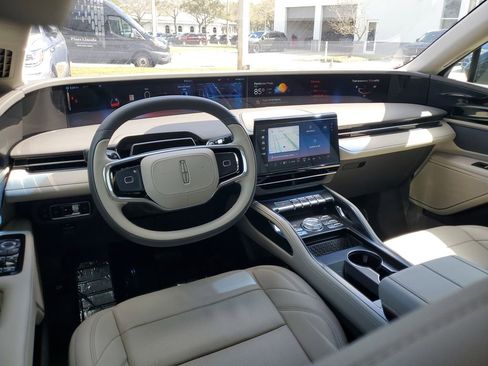 Certified 2024 Lincoln Nautilus Premier image 11