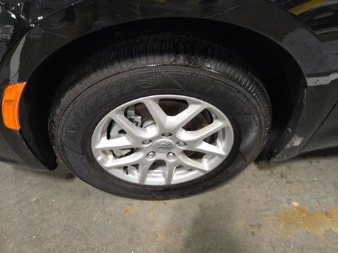 Used 2025 Chrysler Pacifica Select FWD image 10