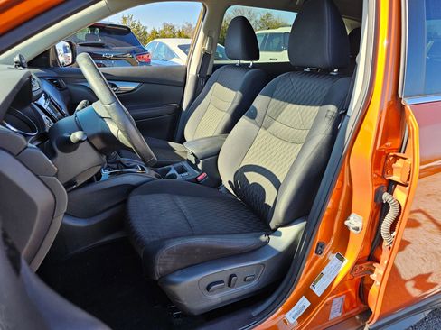 Used 2019 Nissan Rogue SV image 8