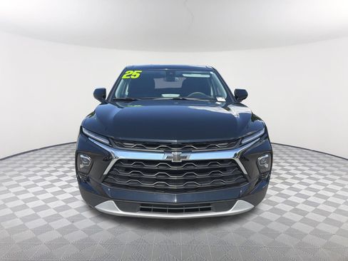 Used 2025 Chevrolet Blazer LT FWD image 2