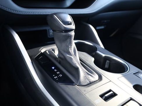 Used 2024 Toyota Highlander LE image 19