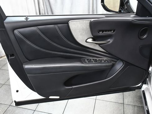 Used 2022 Lexus LS 500h AWD w/ Luxury Package image 9