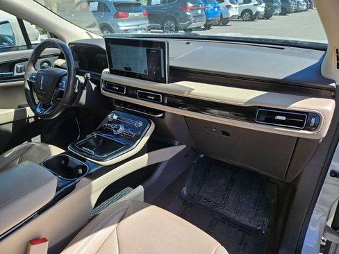 Used 2022 Lincoln Nautilus Reserve AWD/4WD image 32