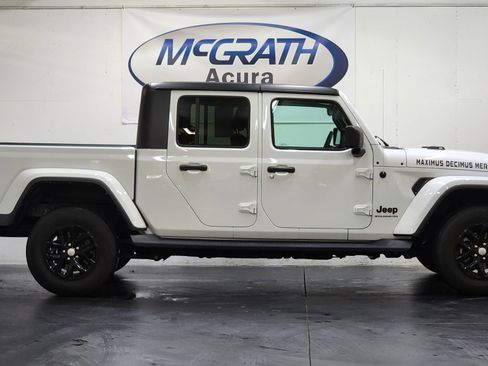 Used 2023 Jeep Gladiator Sport image 3