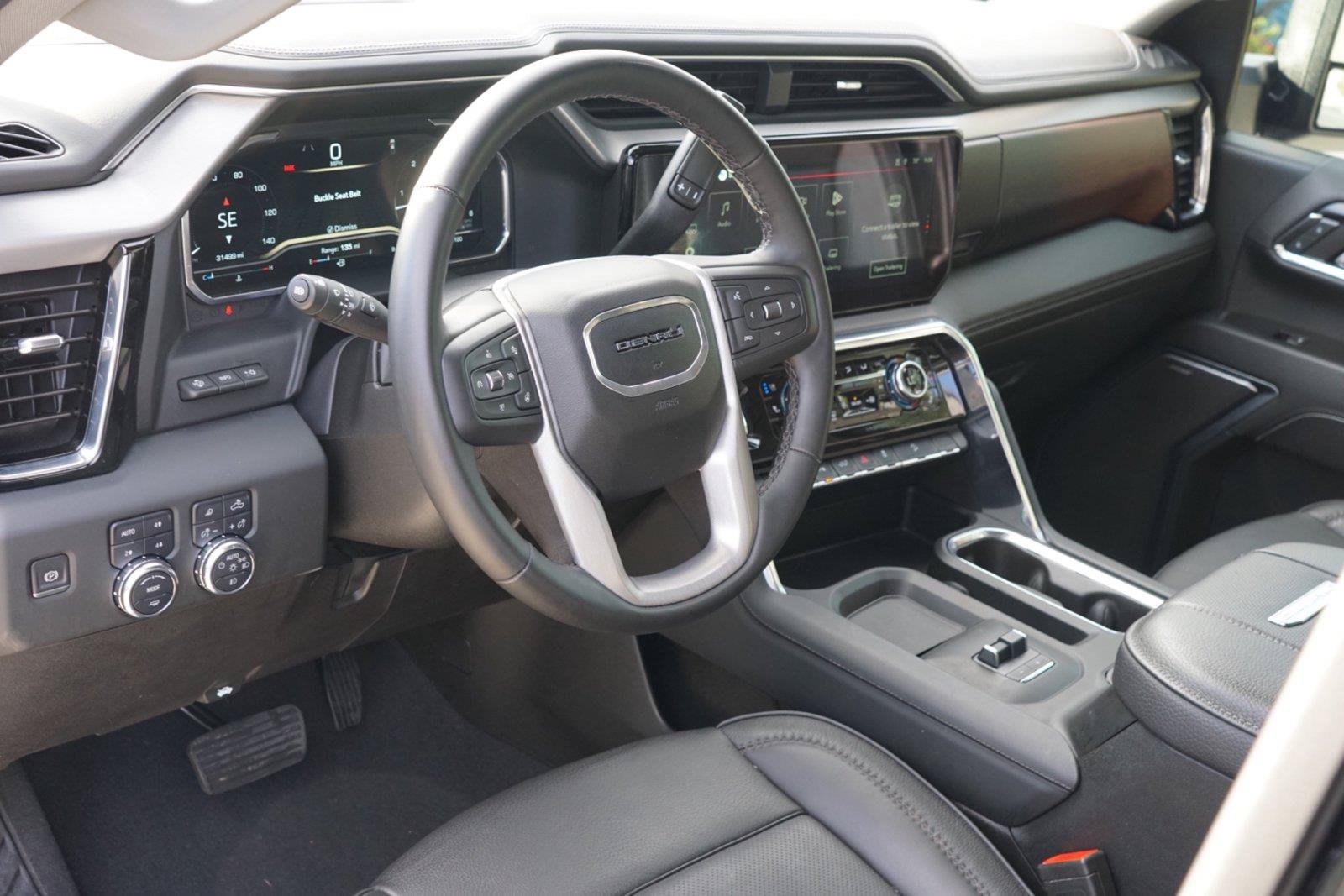 Used 2024 GMC Sierra 3500 Denali w/ Technology Package AWD/4WD image 8