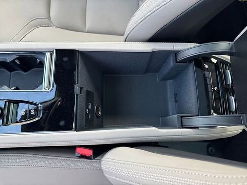 Used 2026 Volvo XC90 B5 Plus w/ Protection Package Premier image 33