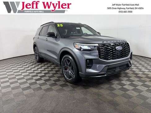 Used 2025 Ford Explorer ST-Line w/ ST-Line Street Pack image 1