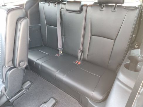 Used 2021 Toyota Highlander XSE FWD image 25