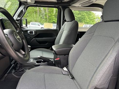 Used 2025 Jeep Wrangler Sport AWD/4WD image 30