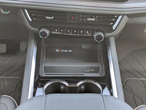 New 2026 Chevrolet Suburban Premier RWD image 18