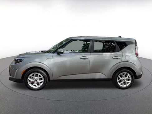 Used 2025 Kia Soul LX w/ LX Technology Package FWD image 9