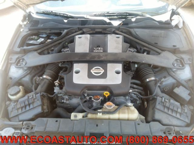 Used 2014 Nissan 370Z Coupe RWD image 6