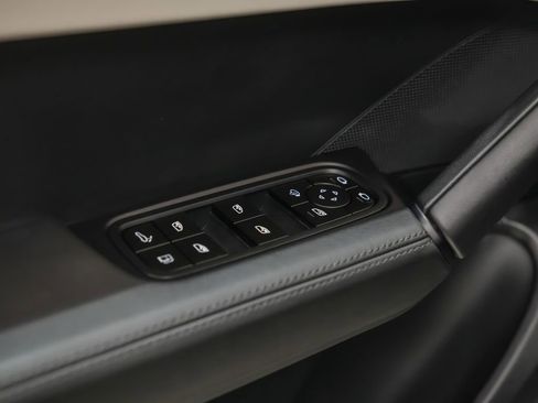 Used 2024 Porsche Cayenne AWD/4WD image 23