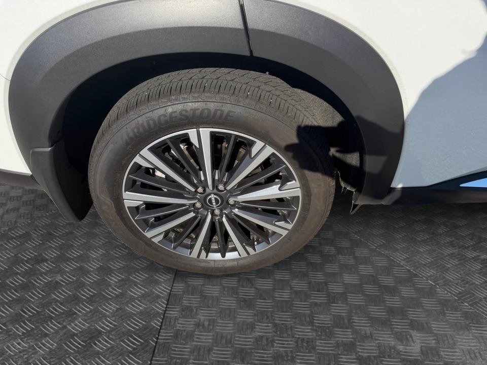 Used 2026 Nissan Pathfinder Platinum w/ Cargo Package FWD image 23