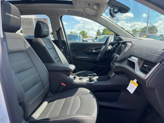 Used 2024 GMC Terrain Denali w/ Denali Premium Package AWD/4WD image 11