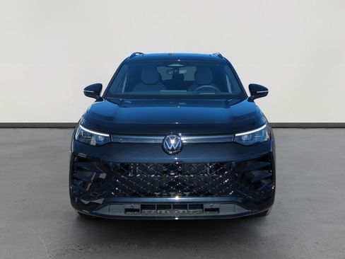 New 2026 Volkswagen Tiguan SE R-Line image 8