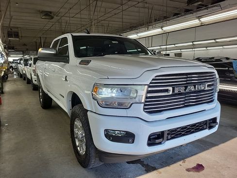 Used 2022 RAM 2500 Laramie AWD/4WD image 1