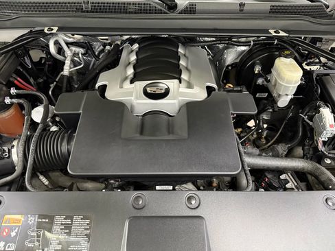 Used 2015 Cadillac Escalade Premium image 33