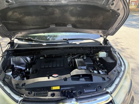 Used 2016 Toyota Highlander XLE FWD image 13