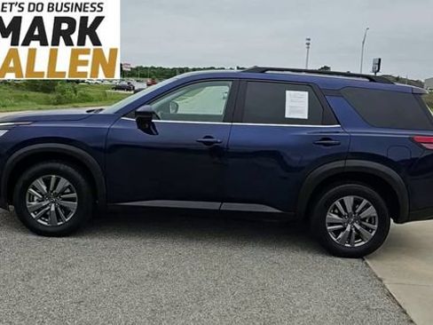 Used 2025 Nissan Pathfinder SV FWD image 5