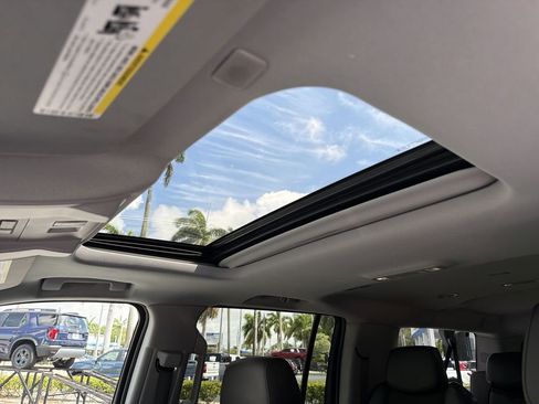 Used 2019 Cadillac Escalade ESV Luxury RWD image 25