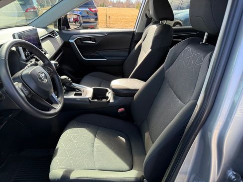 Used 2023 Toyota RAV4 XLE w/ Convenience Package image 12
