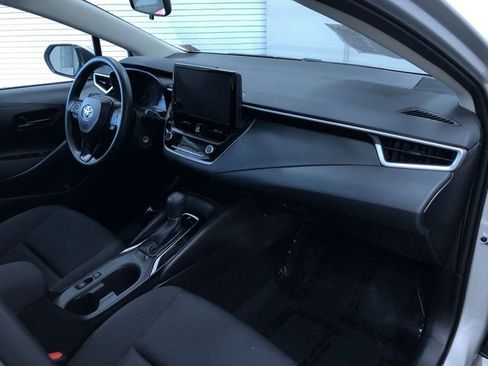 Used 2025 Toyota Corolla LE image 24