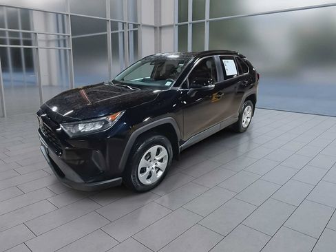 Used 2021 Toyota RAV4 LE w/ Carpet Mat Package (TMS) AWD/4WD image 4