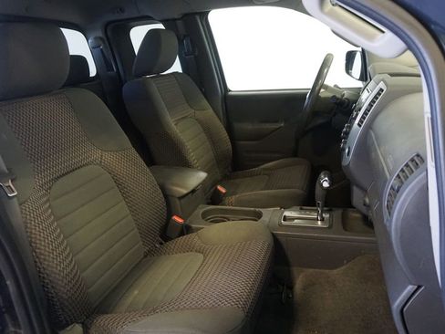 Used 2015 Nissan Frontier SV w/ SV Value Truck Package AWD/4WD image 8