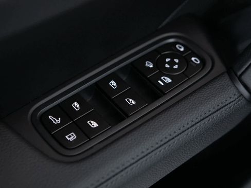 New 2026 Porsche Cayenne S image 18