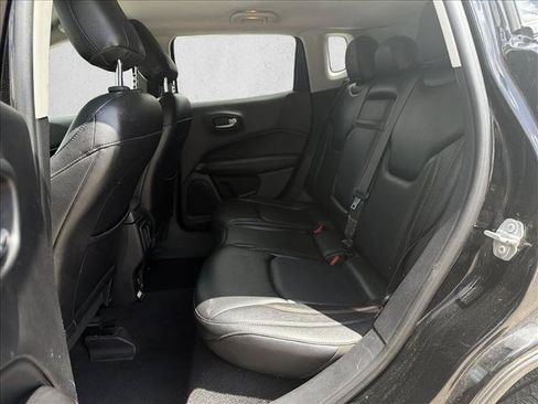 Used 2018 Jeep Compass Limited AWD/4WD image 17