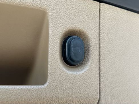 Used 2018 Cadillac Escalade ESV Platinum image 13