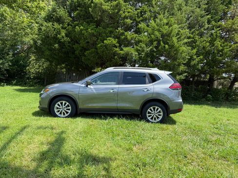 Used 2020 Nissan Rogue SV FWD image 4