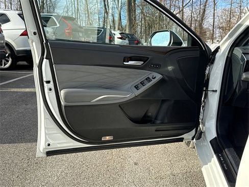 Used 2021 Toyota Avalon Limited w/ Advanced Safety Package image 9