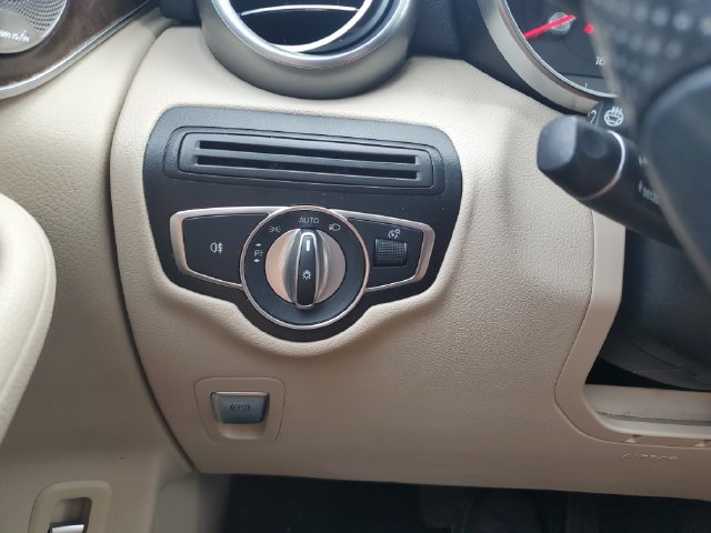 Used 2018 Mercedes-Benz GLC 300 4MATIC image 22